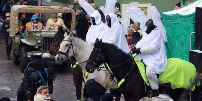 Policjanci – przebierańcy na meczu! Policja zgubiła granaty!